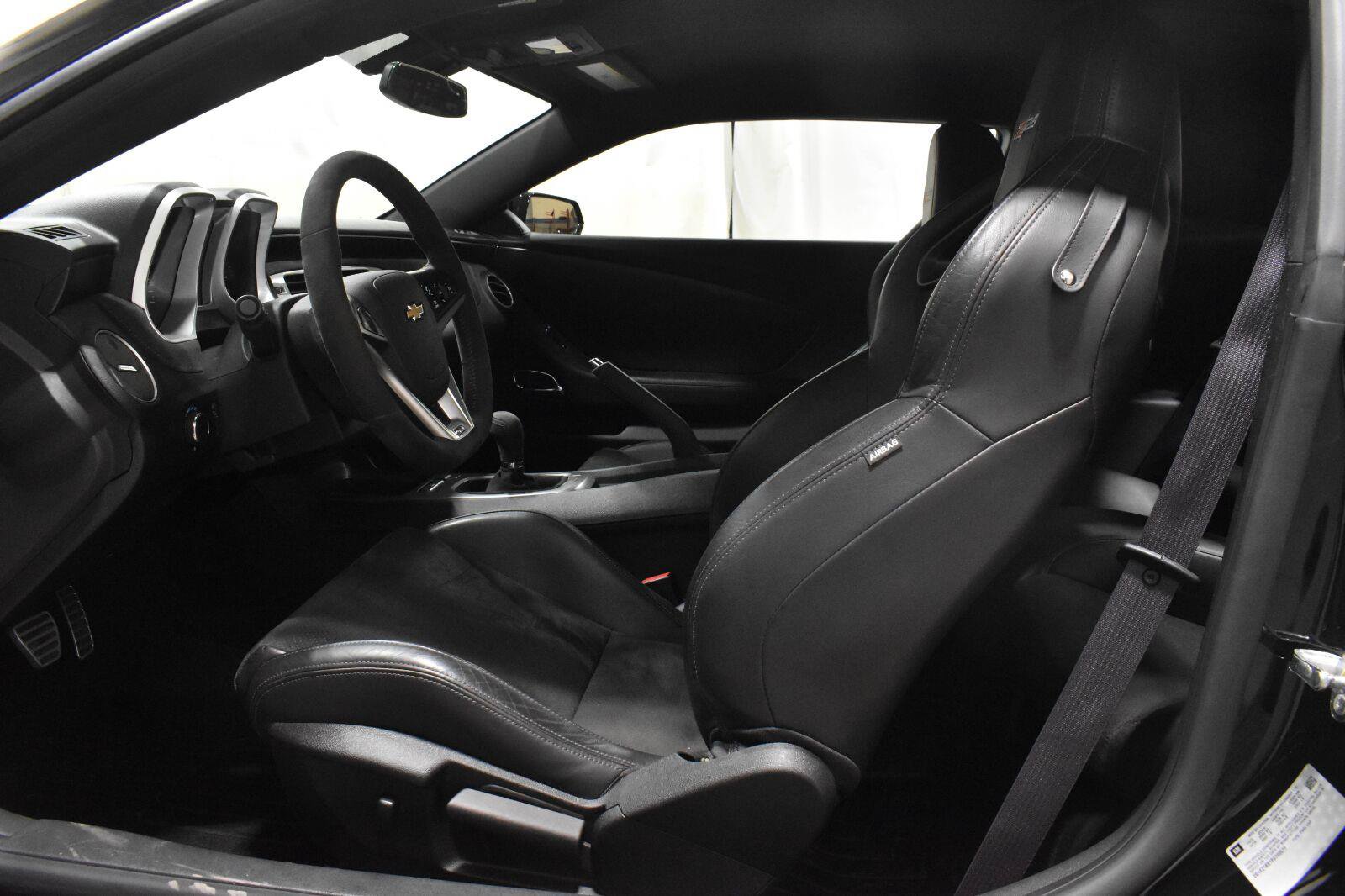 Used 2015 Chevrolet Camaro Z/28 RWD image 3