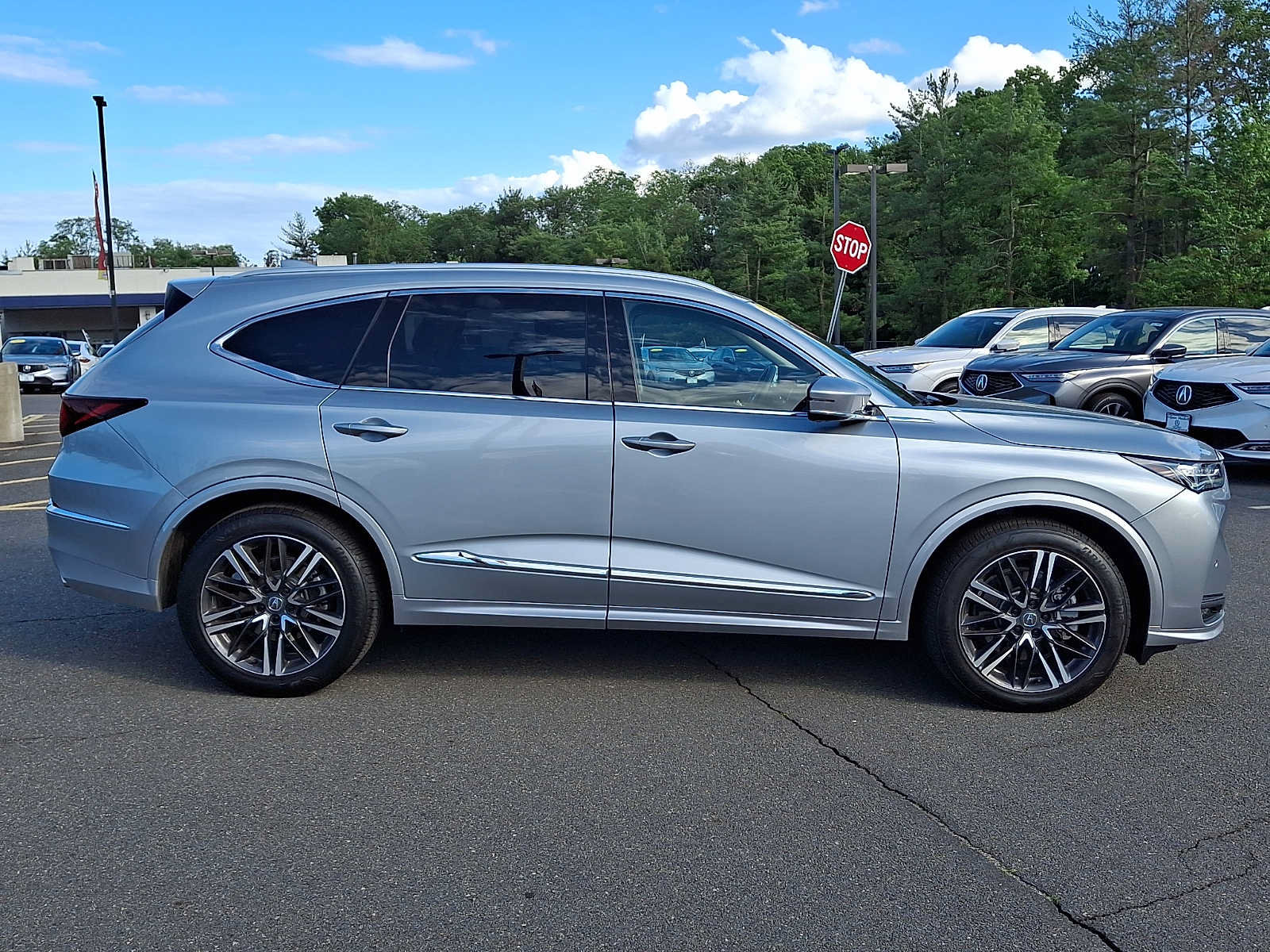 Certified 2026 Acura MDX w/ Advance Package AWD/4WD image 7