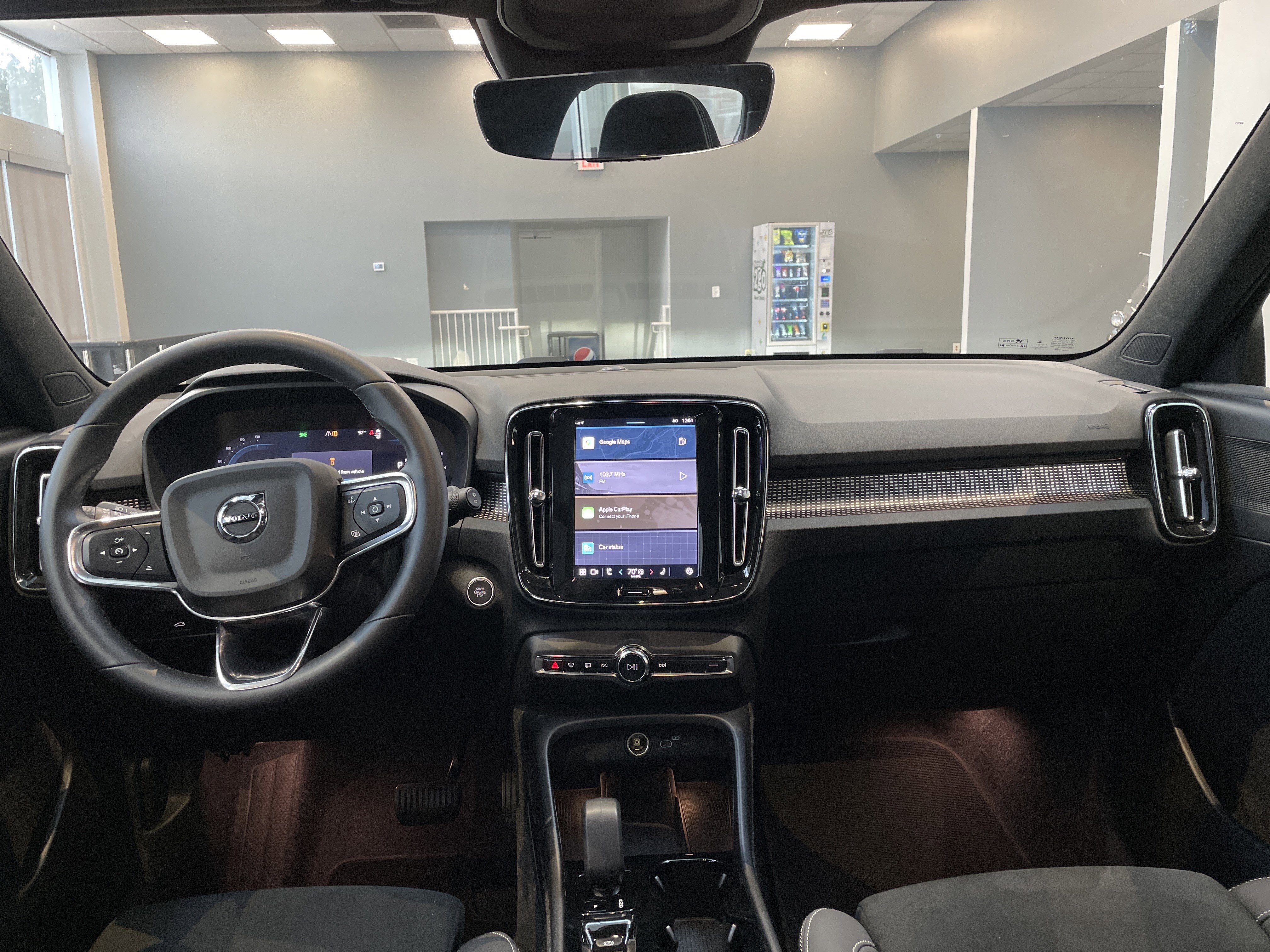 Used 2025 Volvo XC40 B5 Plus image 34