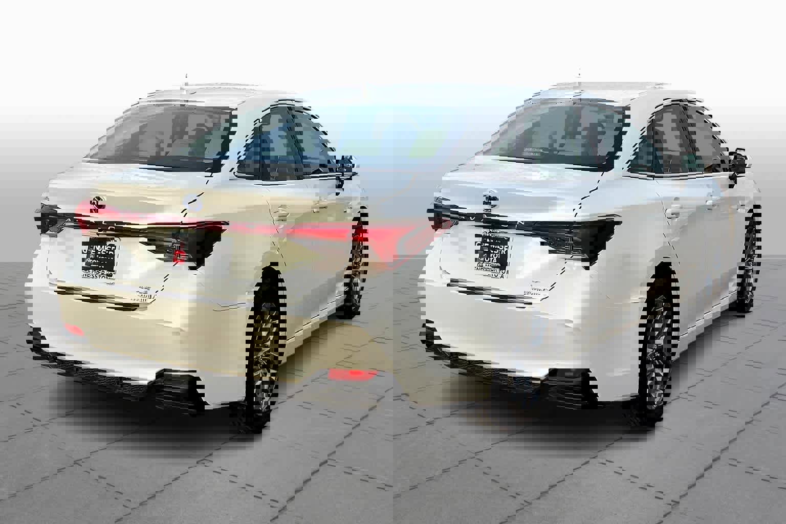 Used 2020 Toyota Avalon XLE image 12