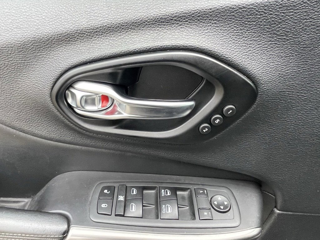 Used 2020 Jeep Cherokee Limited image 28