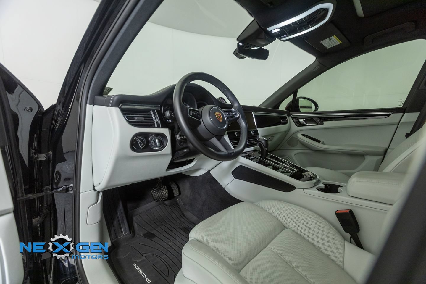 Used 2024 Porsche Macan AWD/4WD image 10