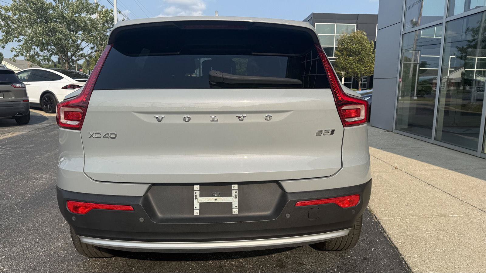 Used 2024 Volvo XC40 B5 Plus AWD/4WD image 7