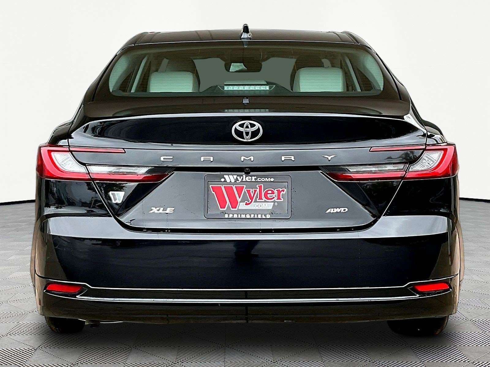 Used 2025 Toyota Camry XLE AWD/4WD image 5
