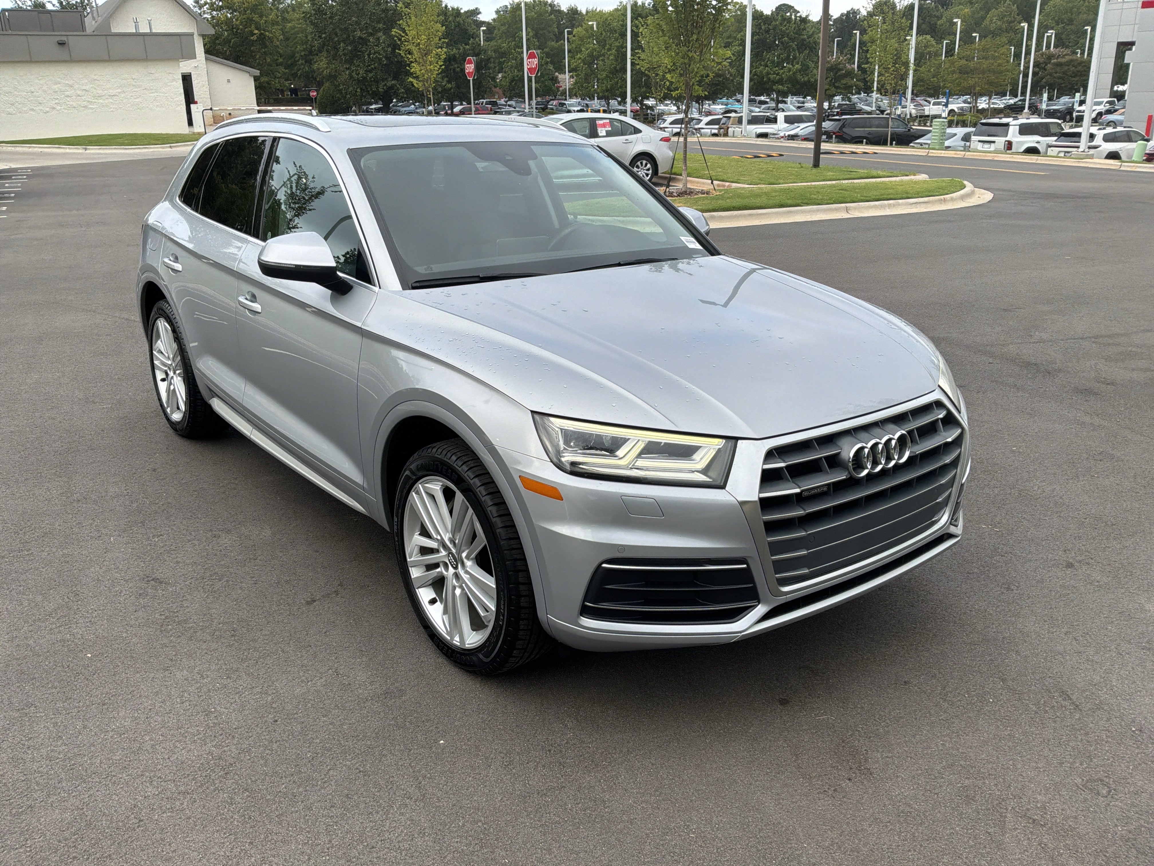 Used 2019 Audi Q5 2.0T Premium Plus w/ Premium Plus Package AWD/4WD image 3