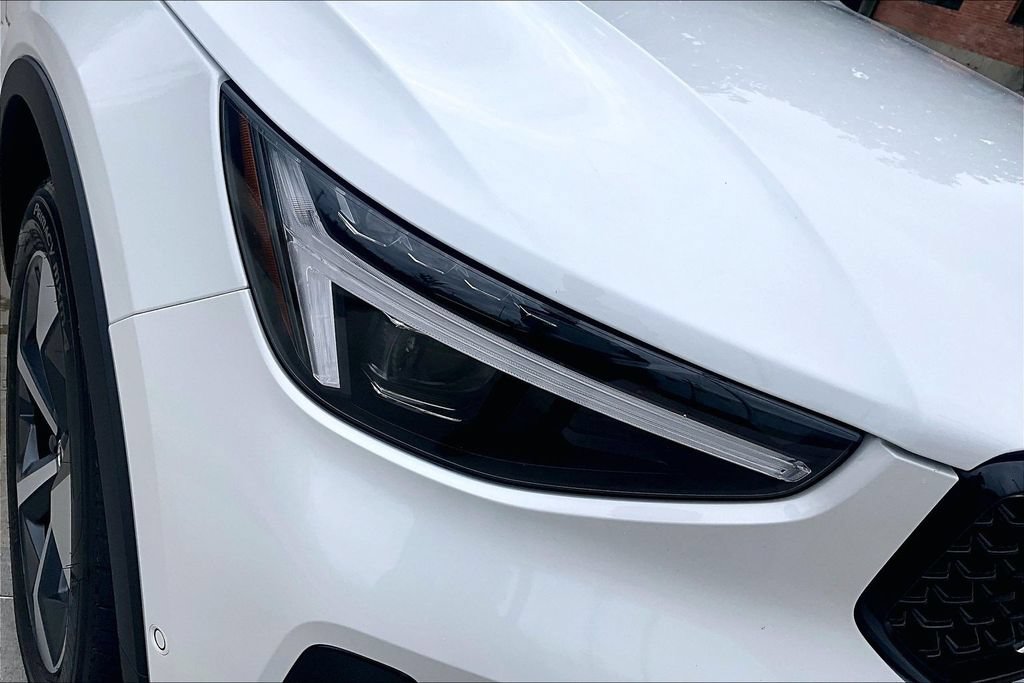 Certified 2026 Volvo XC40 B5 Plus AWD/4WD image 40