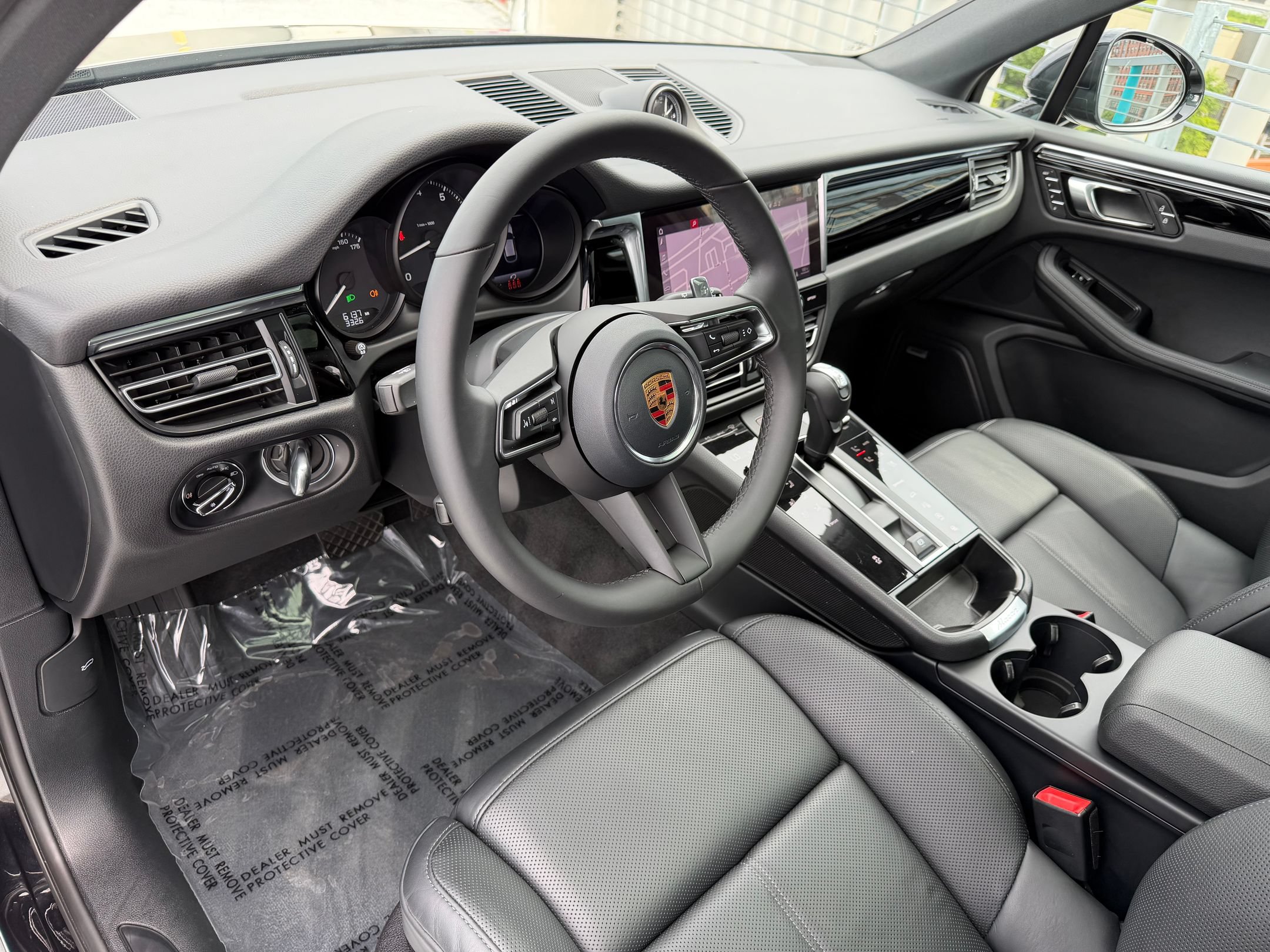 Certified 2026 Porsche Macan AWD/4WD image 4