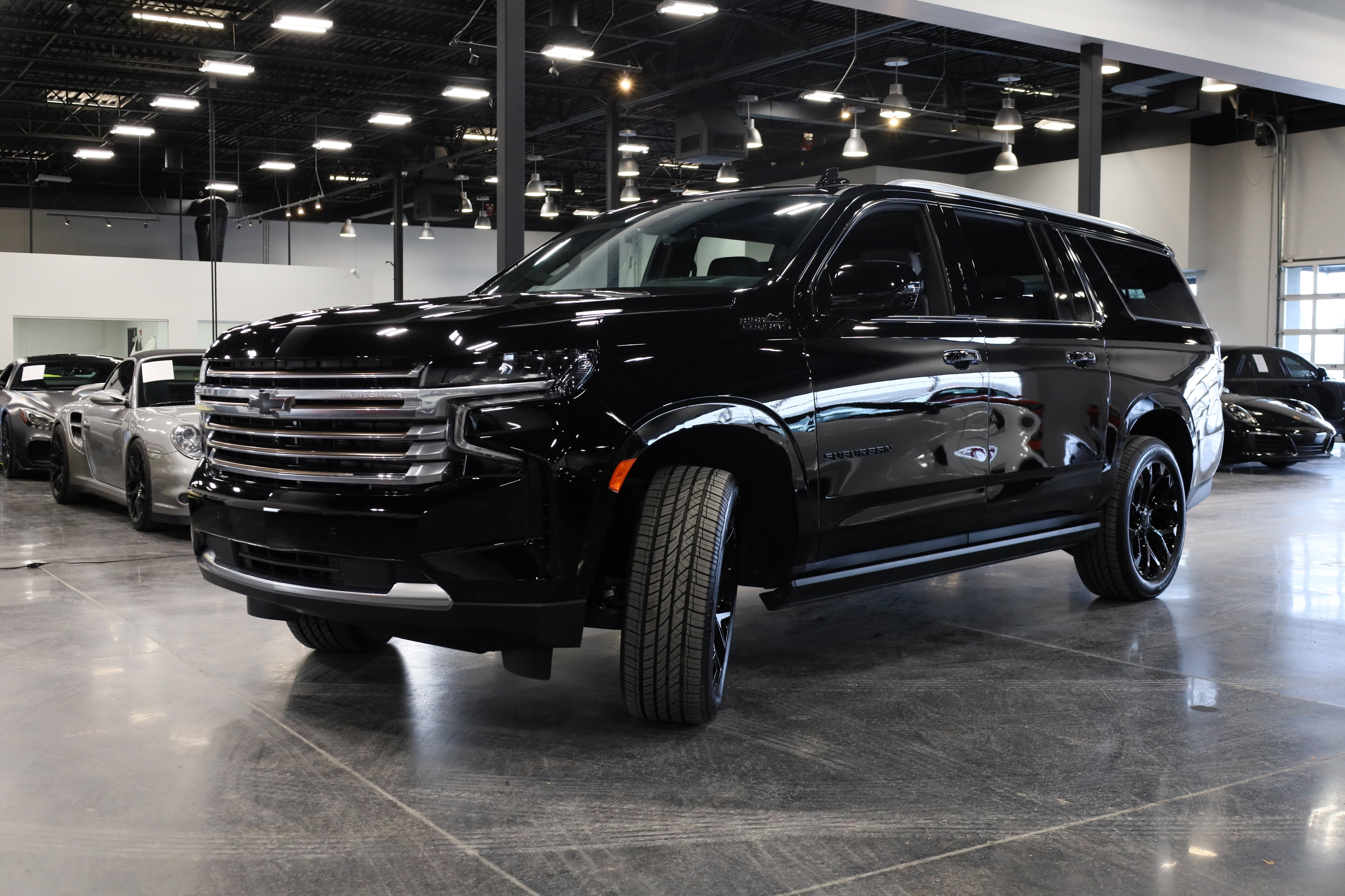 Used 2024 Chevrolet Suburban High Country w/ Advanced Technology Package image 3