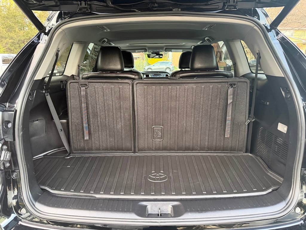 Used 2019 Toyota Highlander SE AWD/4WD image 6