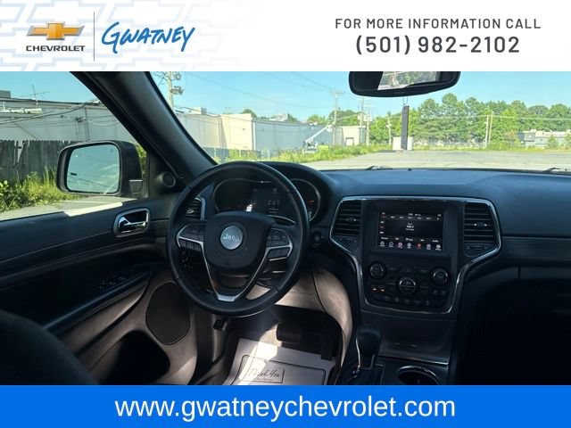 Used 2019 Jeep Grand Cherokee Laredo AWD/4WD image 27