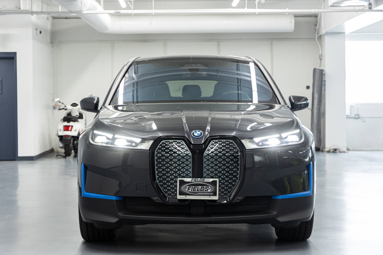 Used 2024 BMW iX xDrive50 w/ Convenience Package AWD/4WD image 7