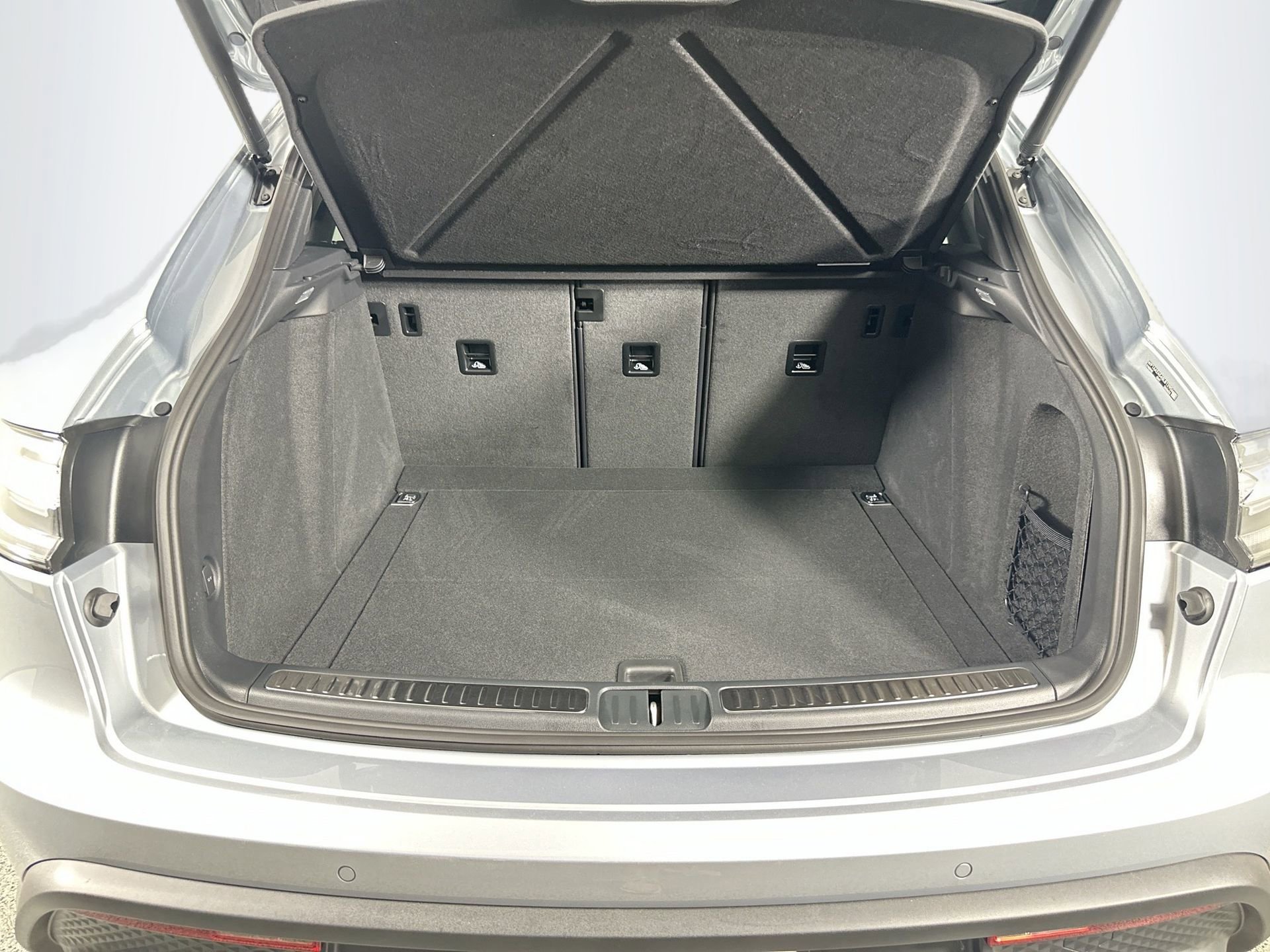 Certified 2025 Porsche Macan image 39