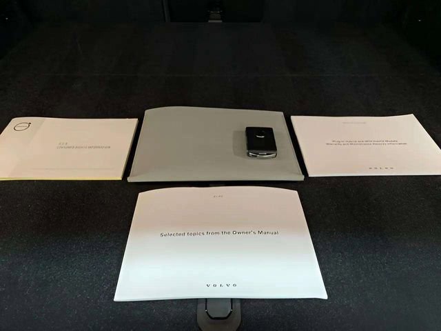 Used 2025 Volvo XC40 B5 Plus image 78