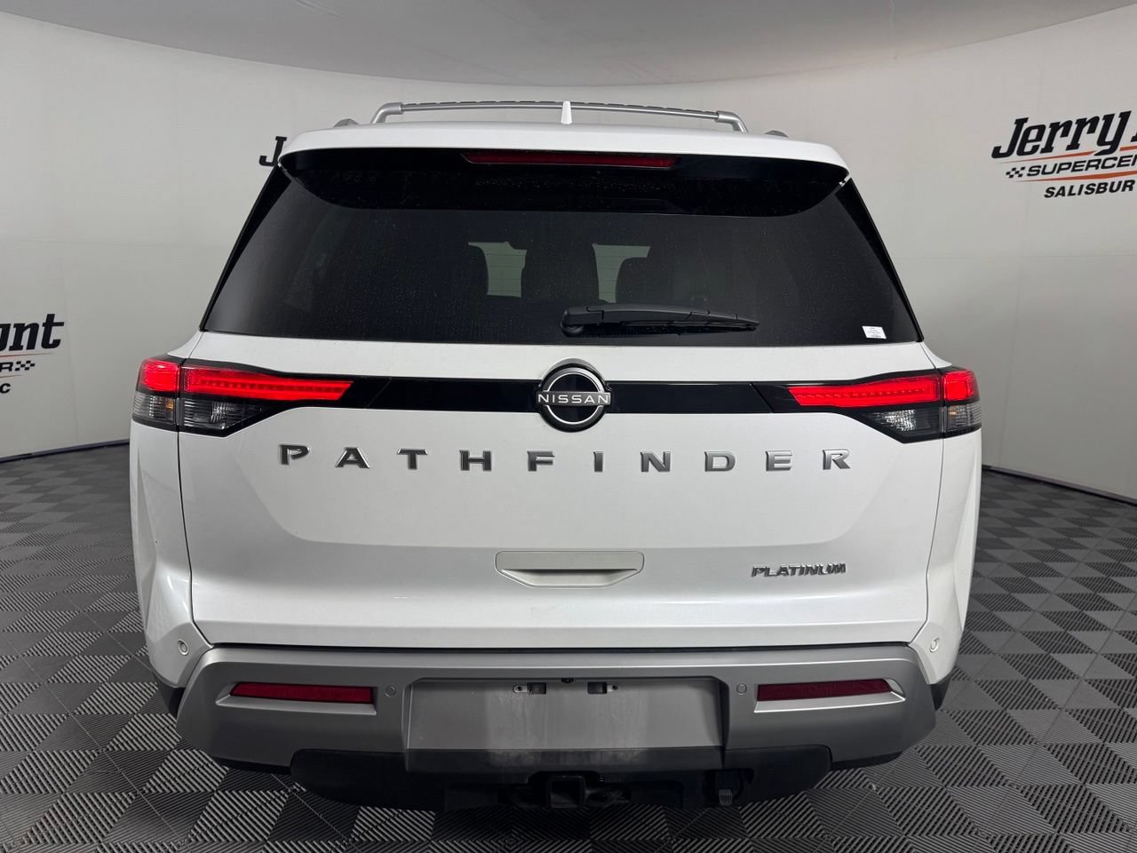 Used 2025 Nissan Pathfinder Platinum w/ Cargo Package FWD image 8