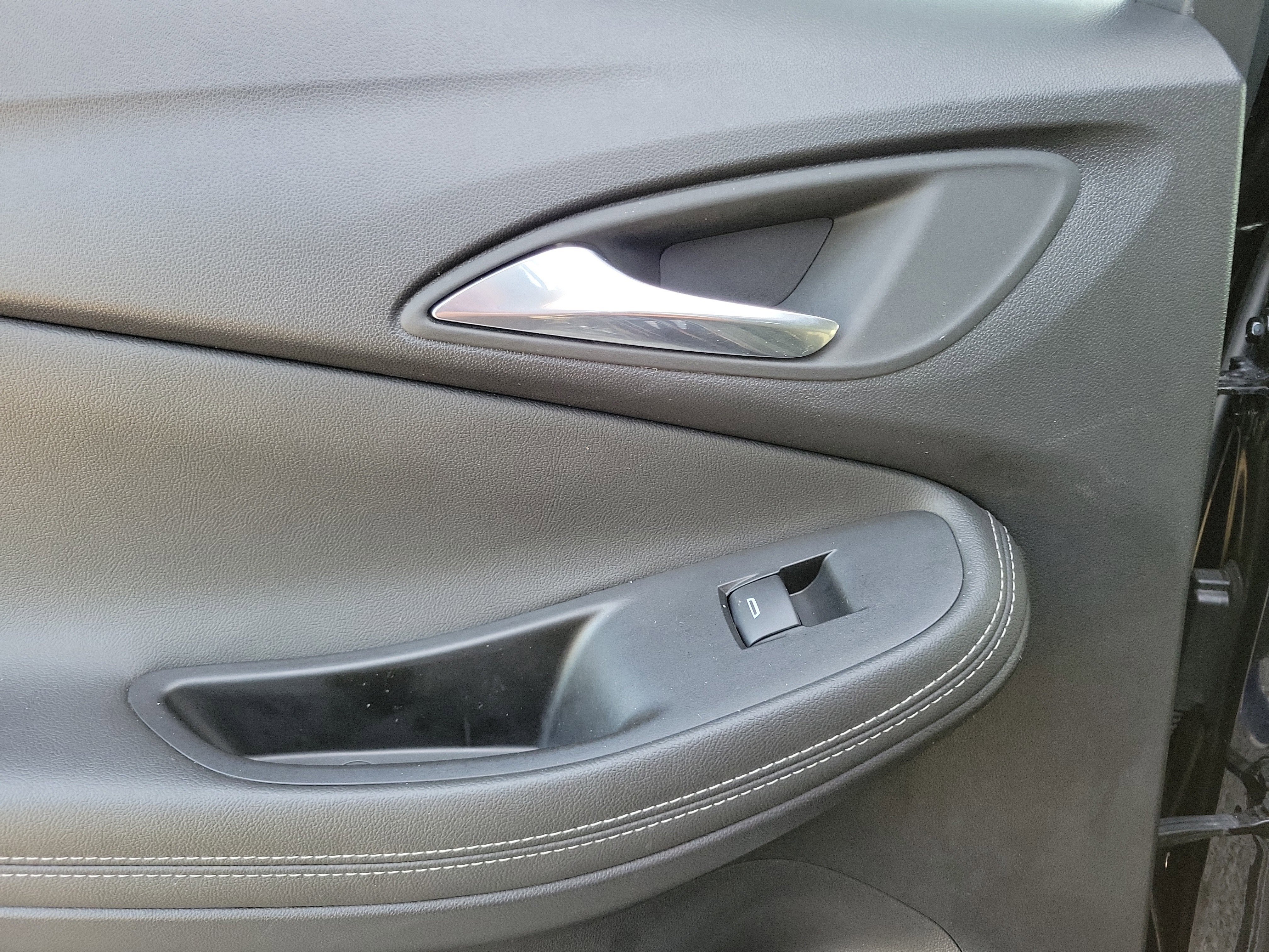 Used 2024 Buick Encore GX Sport Touring w/ Comfort Package image 12