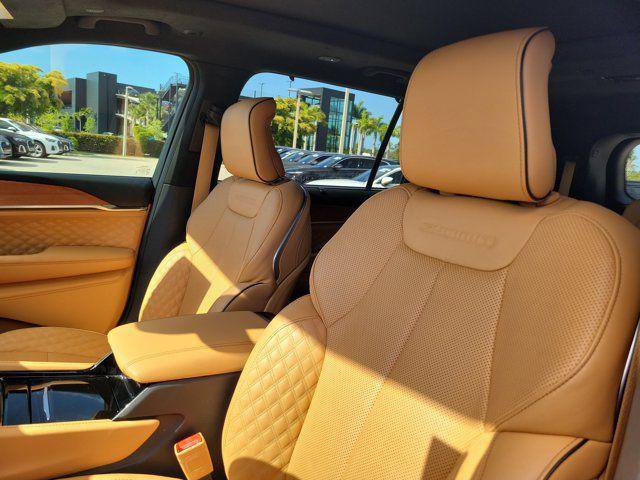 Used 2024 Jeep Grand Cherokee L Summit AWD/4WD image 19