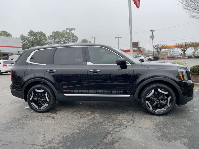 Used 2023 Kia Telluride S image 9
