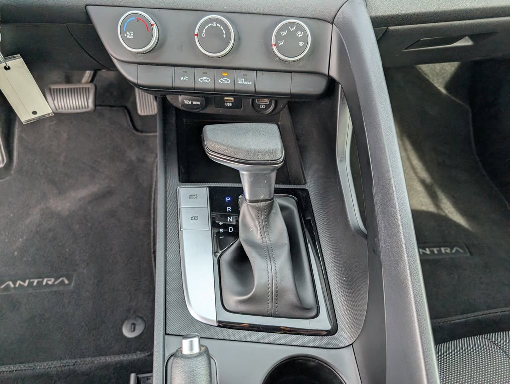 Used 2023 Hyundai Elantra SE image 21
