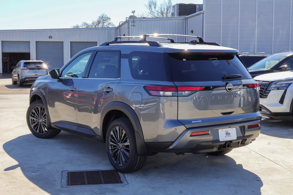 New 2026 Nissan Pathfinder SL image 2