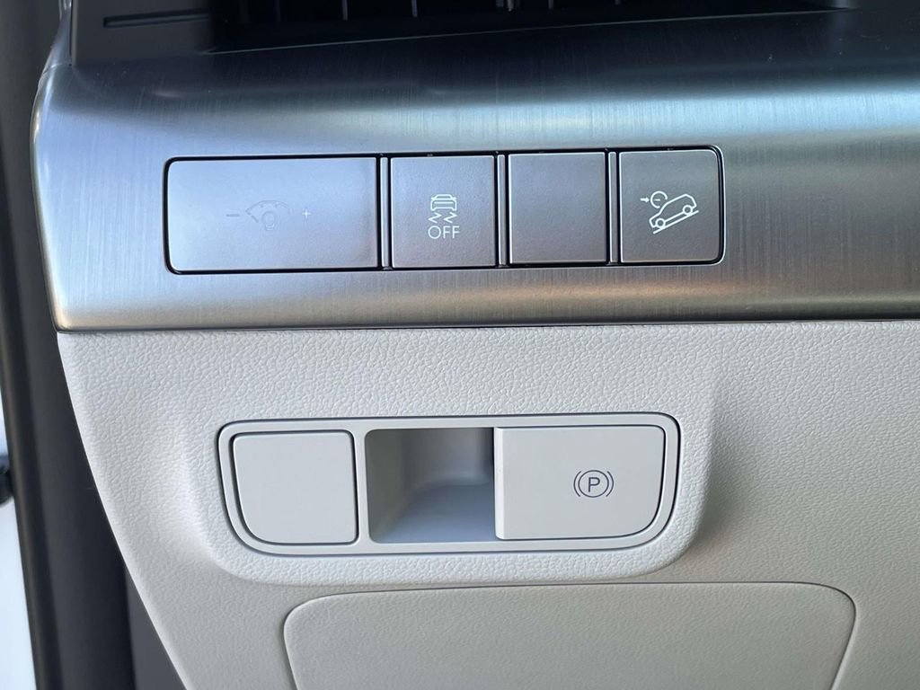 New 2026 Hyundai Kona SEL Premium image 17