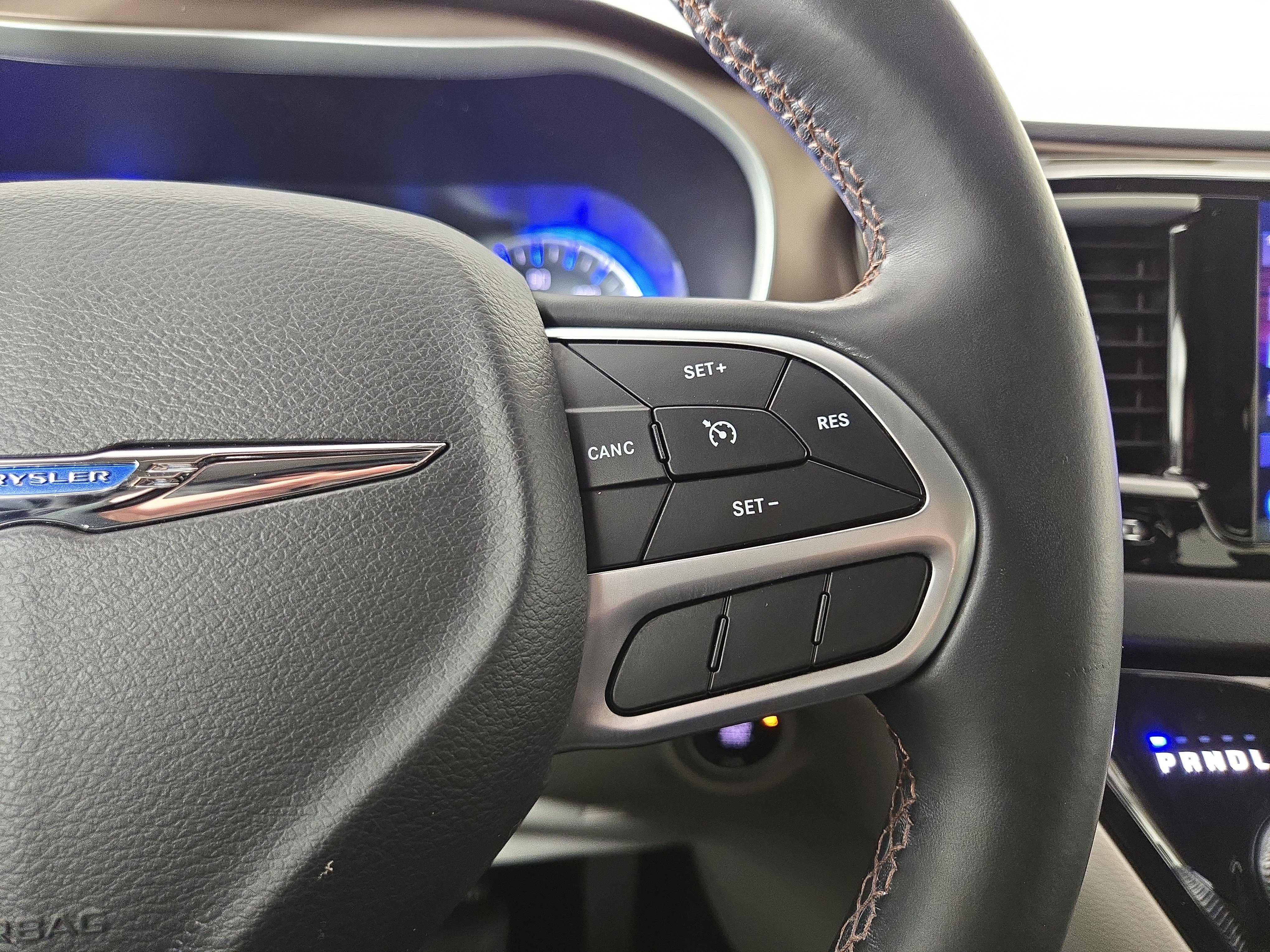 Used 2017 Chrysler Pacifica Touring-L image 18