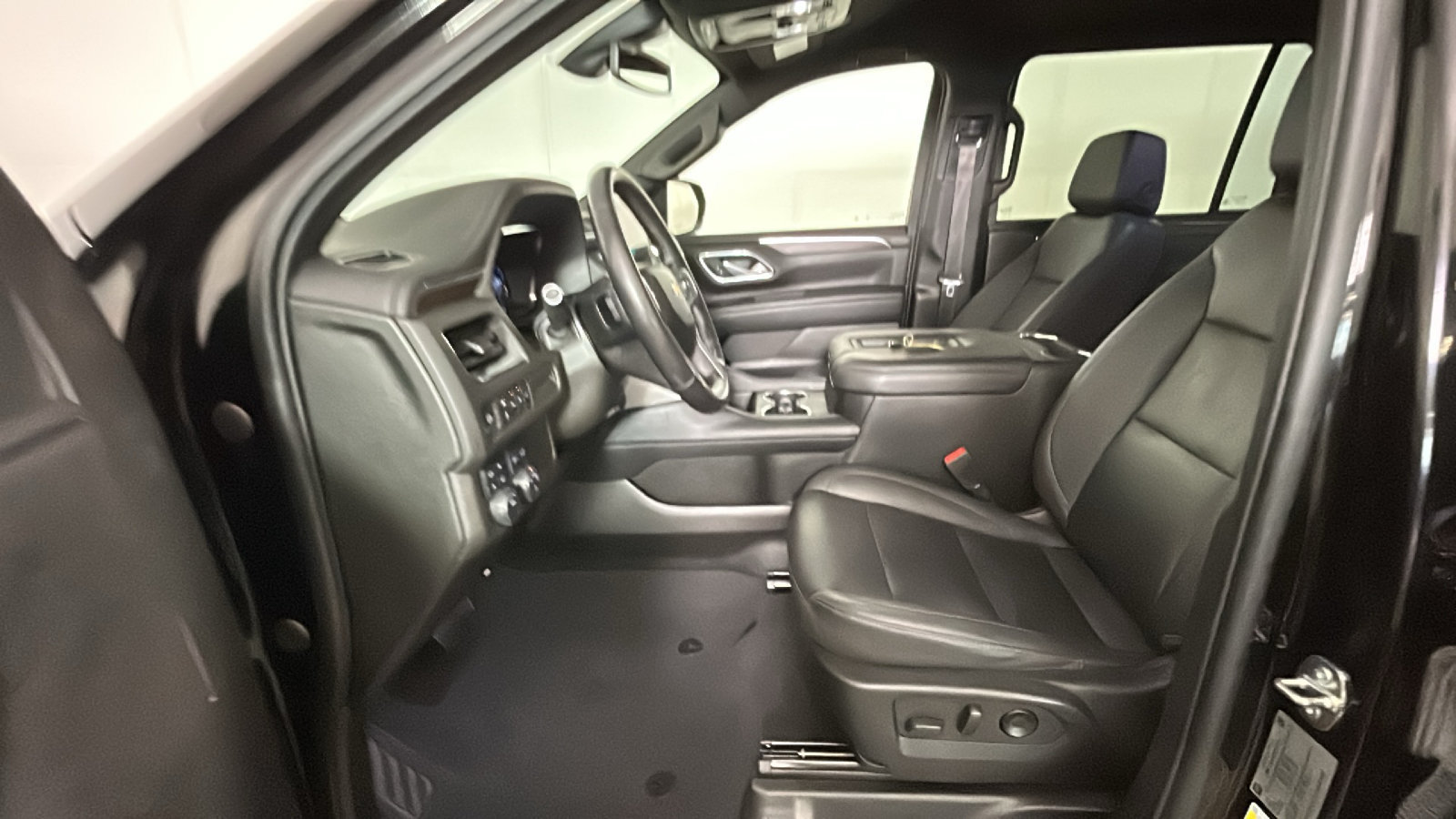 Used 2022 Chevrolet Suburban LT AWD/4WD image 14