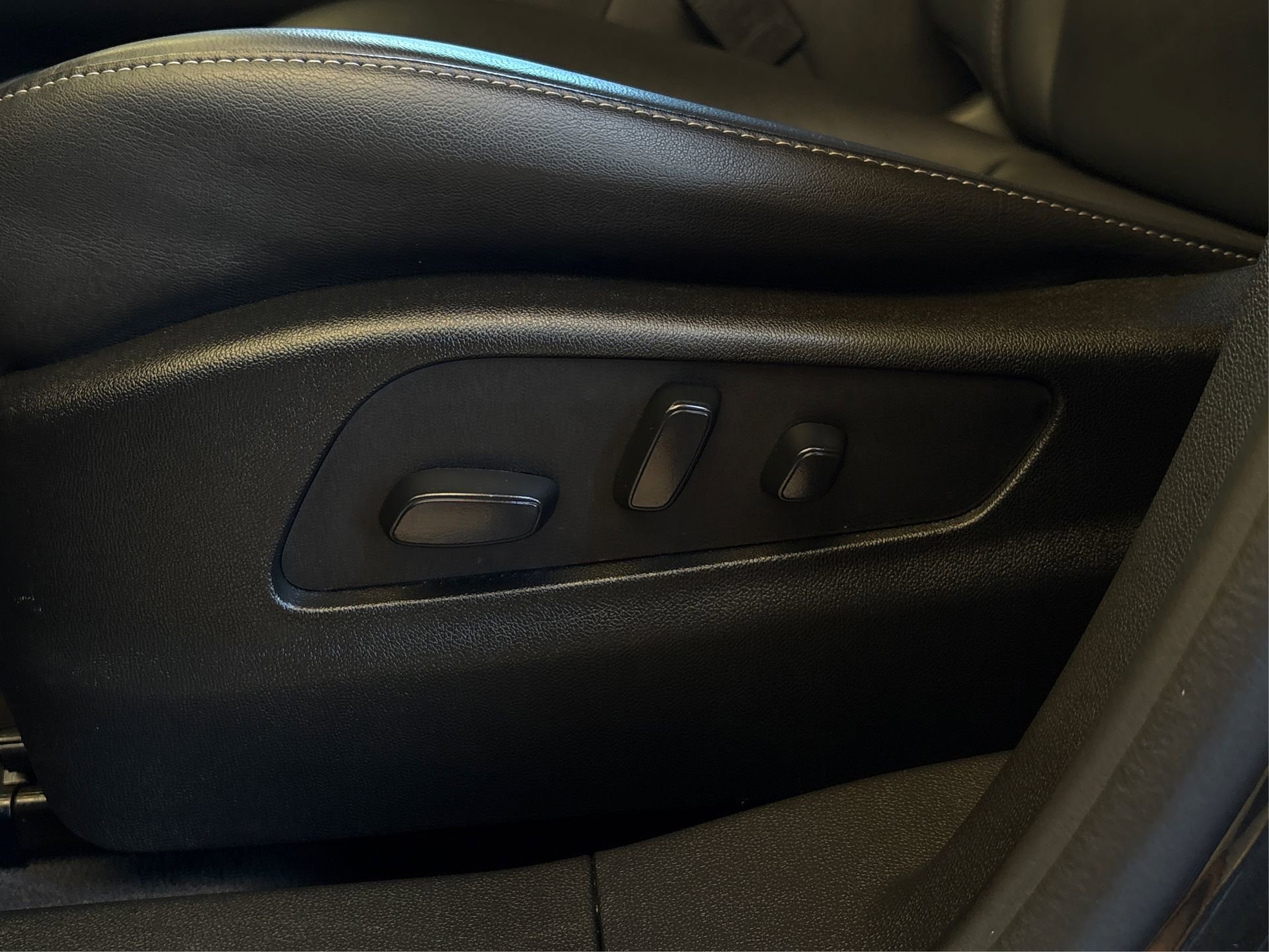 Used 2021 Cadillac XT4 Premium Luxury w/ Driver Awareness Package image 33