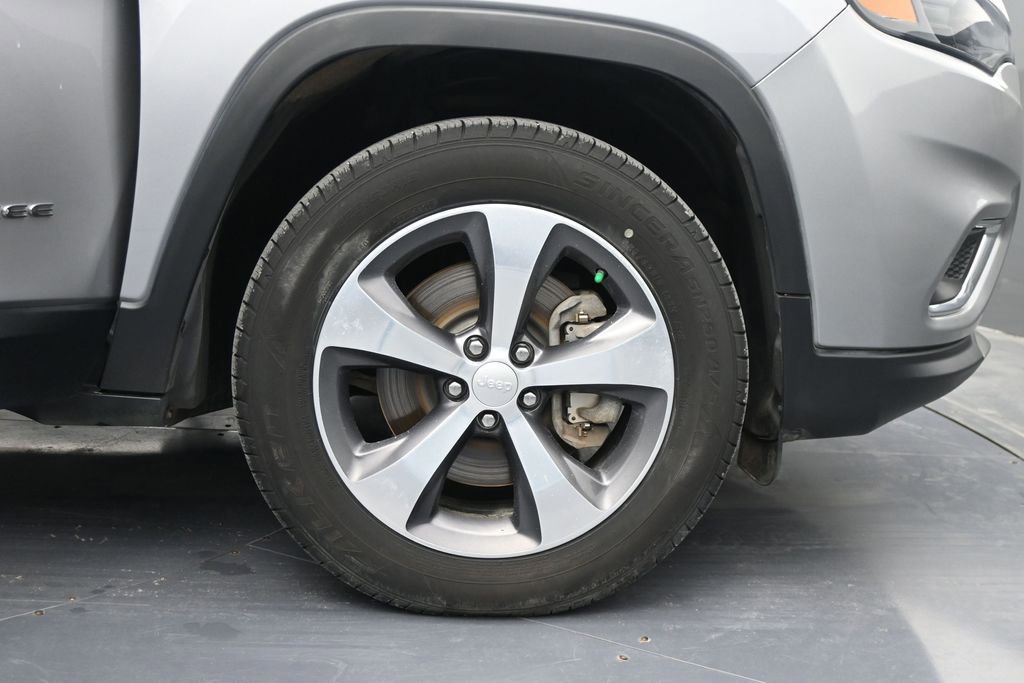 Used 2020 Jeep Cherokee Limited AWD/4WD image 38