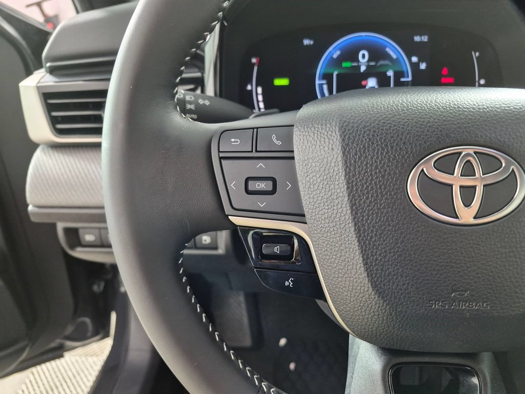 Used 2025 Toyota Camry SE FWD image 14