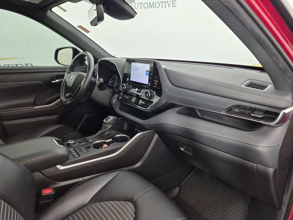 Used 2021 Toyota Highlander XSE AWD/4WD image 39