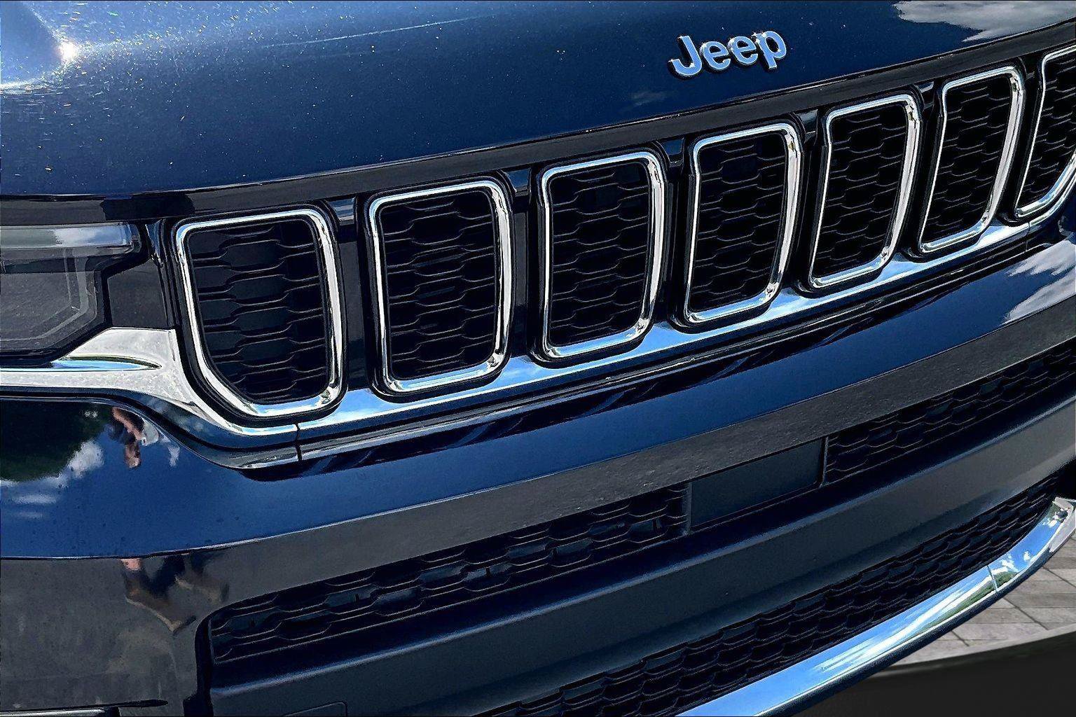 Used 2021 Jeep Grand Cherokee L Limited AWD/4WD image 29