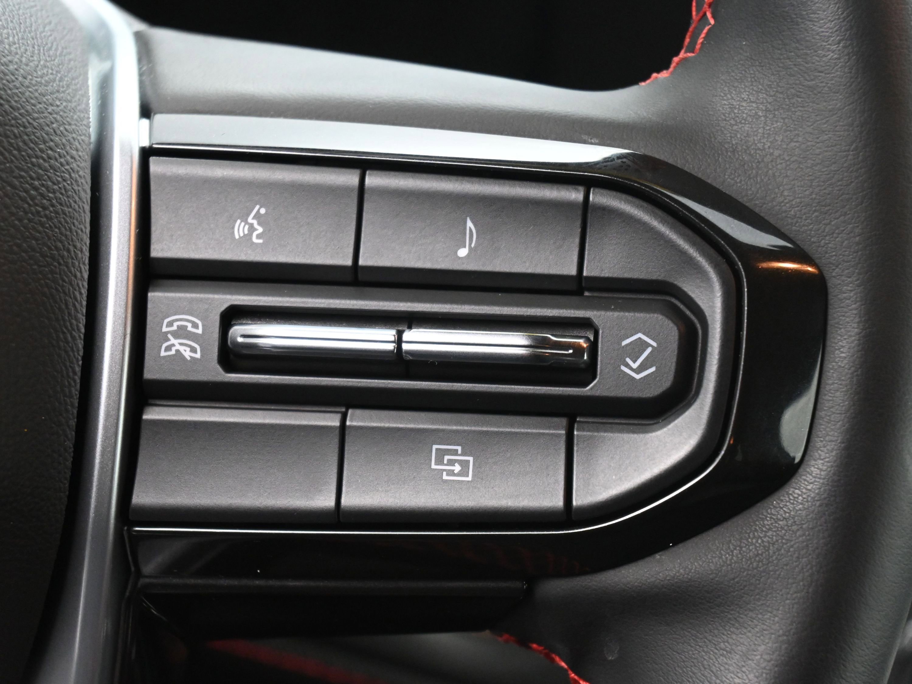 Used 2024 Chevrolet Colorado Z71 w/ Z71 Convenience Package 2 image 32