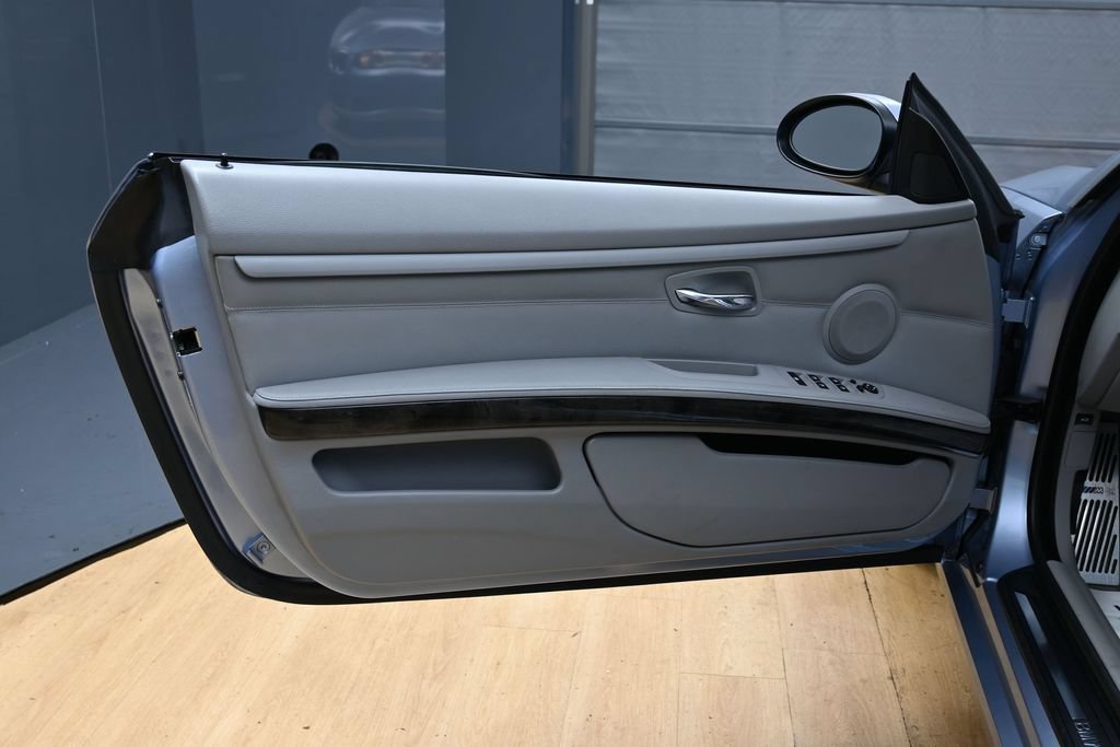 Used 2009 BMW 335i Convertible RWD image 19