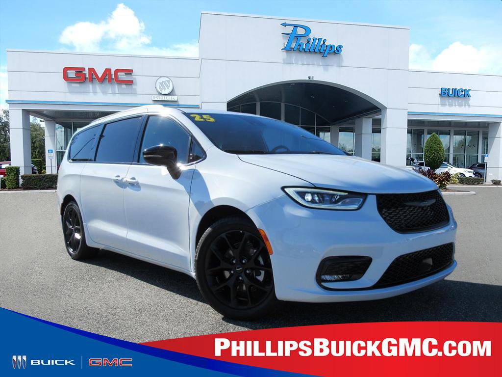 Used 2025 Chrysler Pacifica Limited