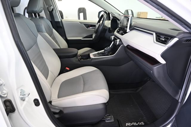 Used 2019 Toyota RAV4 Limited w/ Advanced Technology Package AWD/4WD image 11