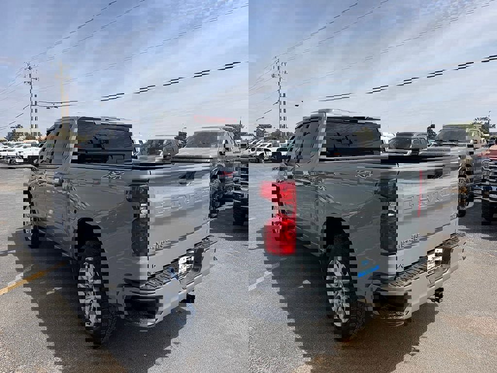 Used 2024 Chevrolet Silverado 1500 Custom image 4