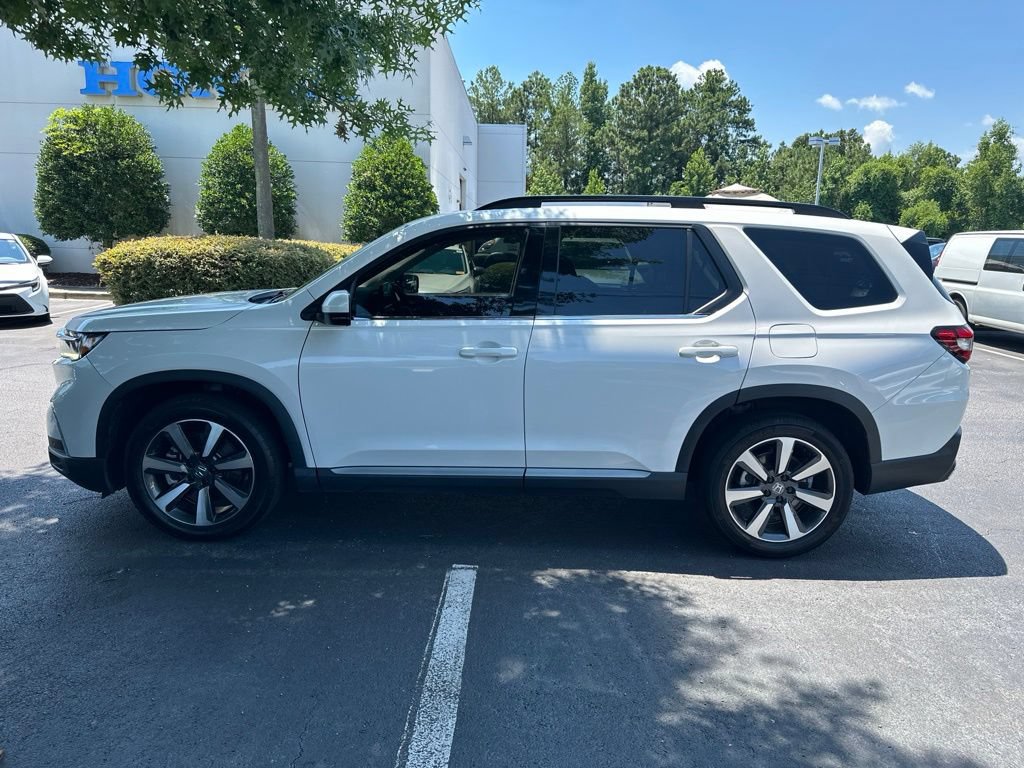 Certified 2025 Honda Pilot Touring image 6