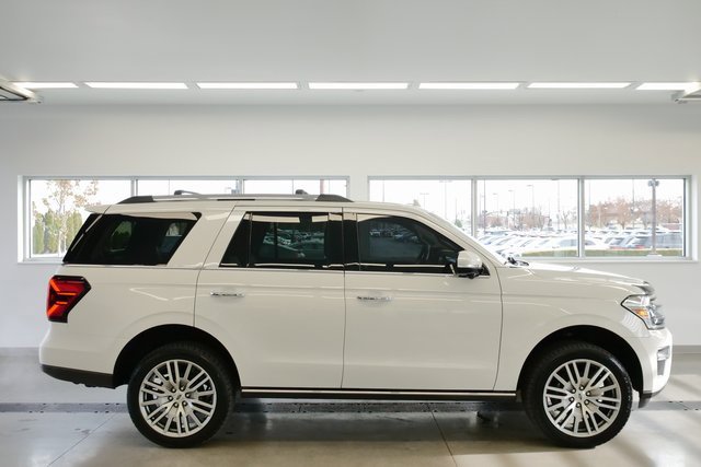 Used 2022 Ford Expedition Limited image 7