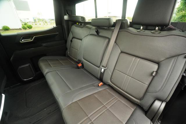 Used 2025 Chevrolet Silverado 1500 High Country w/ High Country Premium Package AWD/4WD image 32