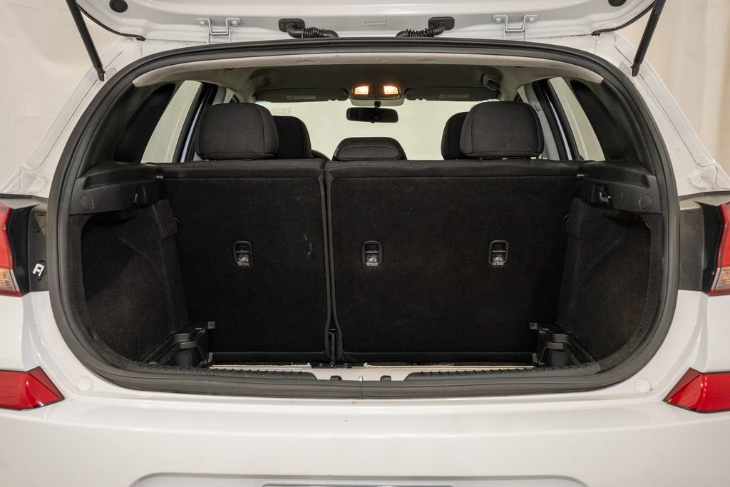 Used 2018 Hyundai Elantra GT image 6