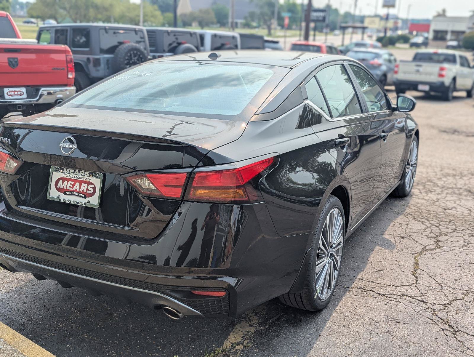 New 2026 Nissan Altima 2.5 SV w/ SV Premium Package FWD image 11