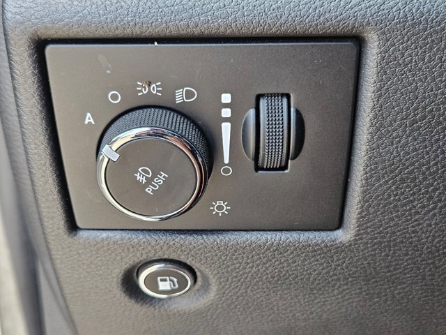 Used 2019 Jeep Grand Cherokee Laredo w/ 18" Wheel & 8.4" Radio Group RWD image 30