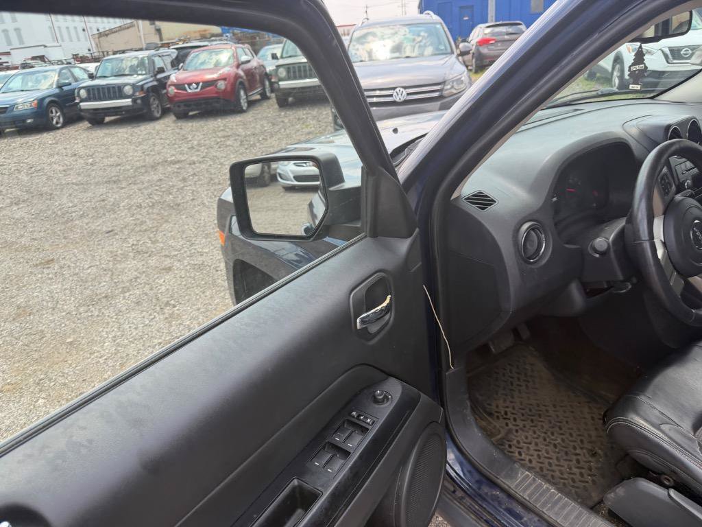 Used 2013 Jeep Patriot Latitude w/ Freedom Edition Pkg AWD/4WD image 15