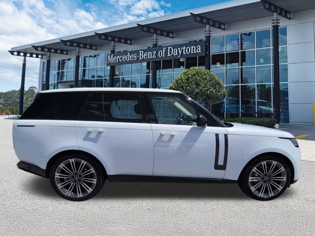 Used 2023 Land Rover Range Rover SE AWD/4WD image 3
