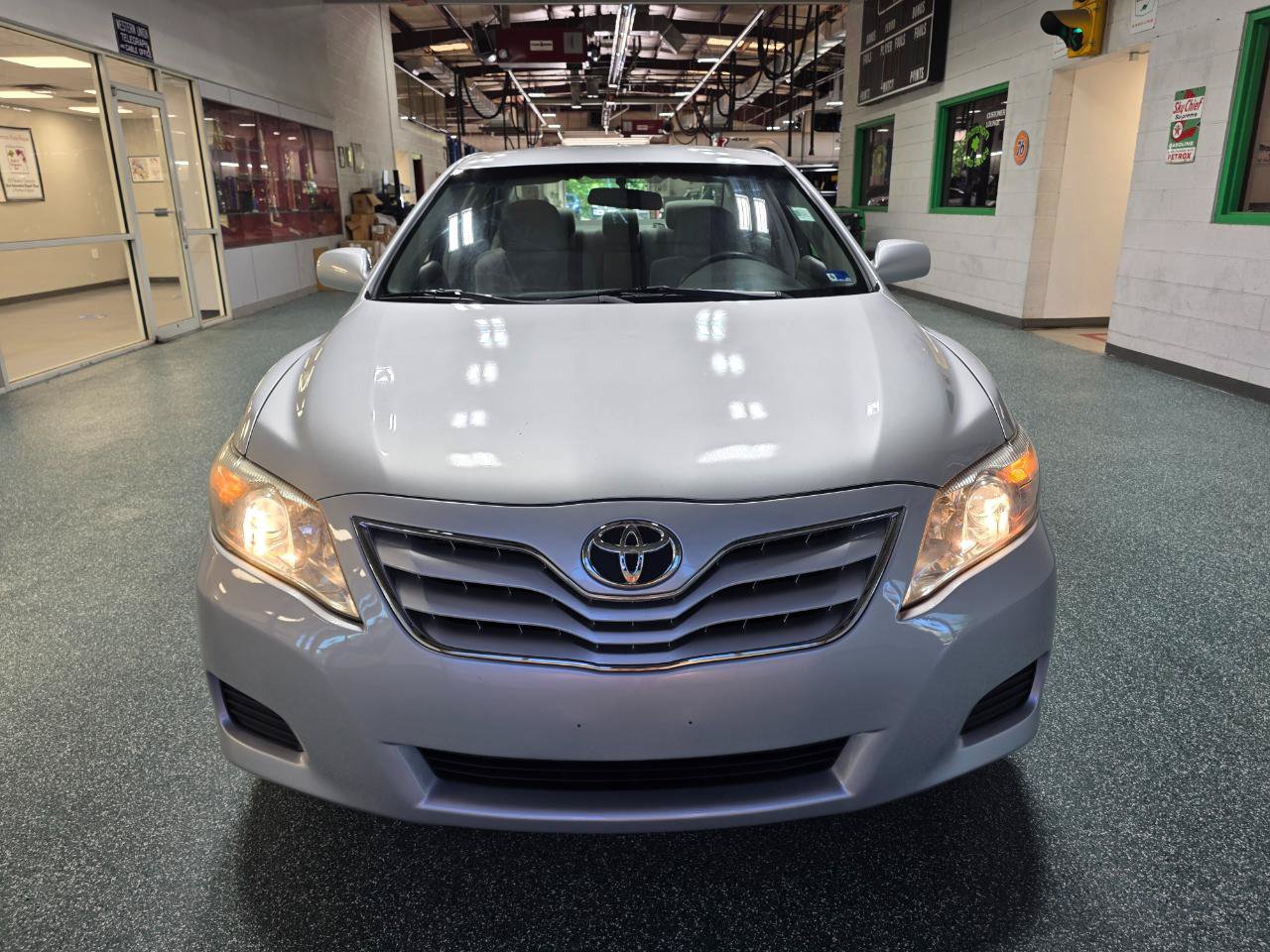 Used 2011 Toyota Camry LE FWD image 3