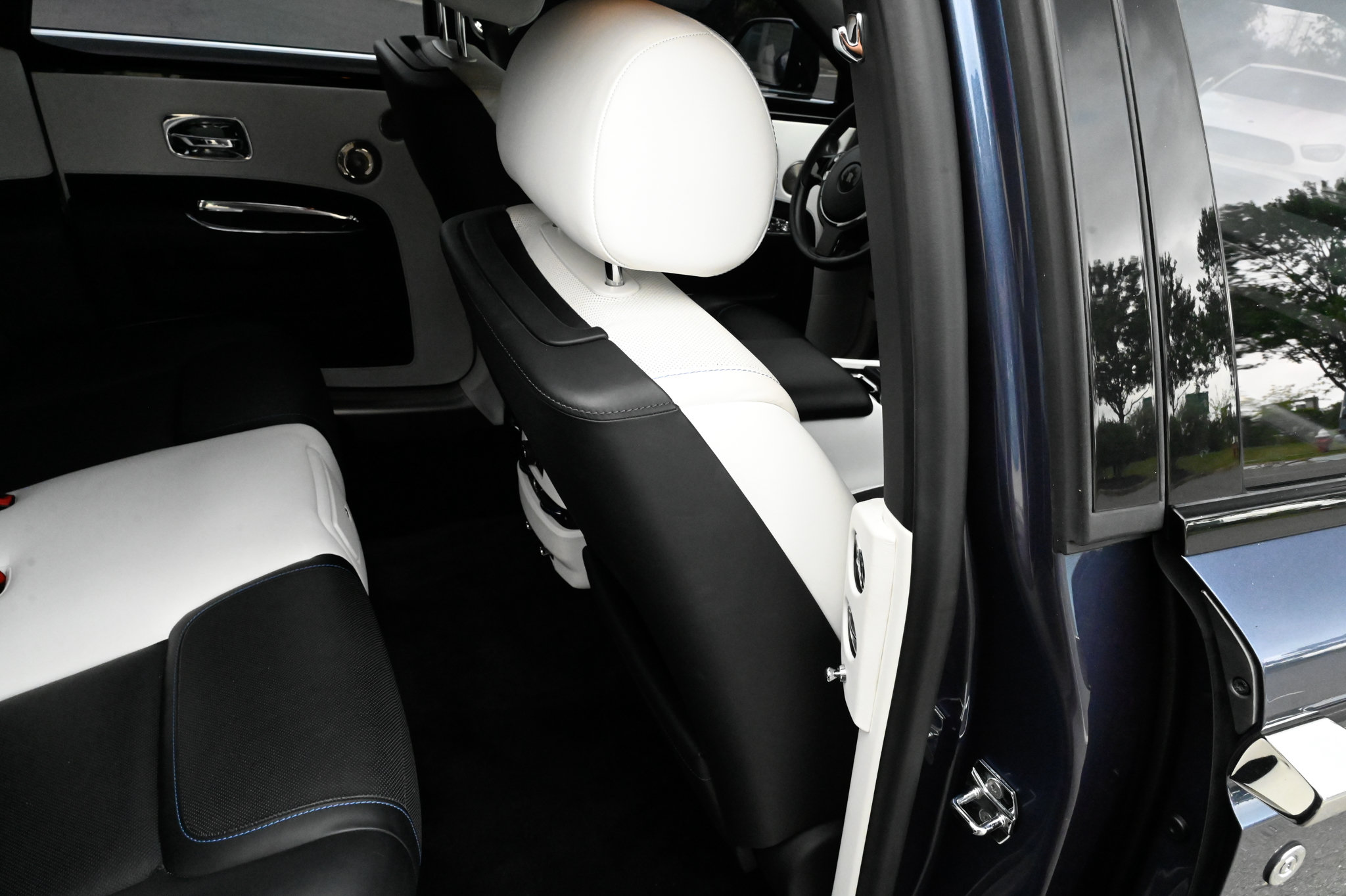 Used 2018 Rolls-Royce Ghost RWD image 51