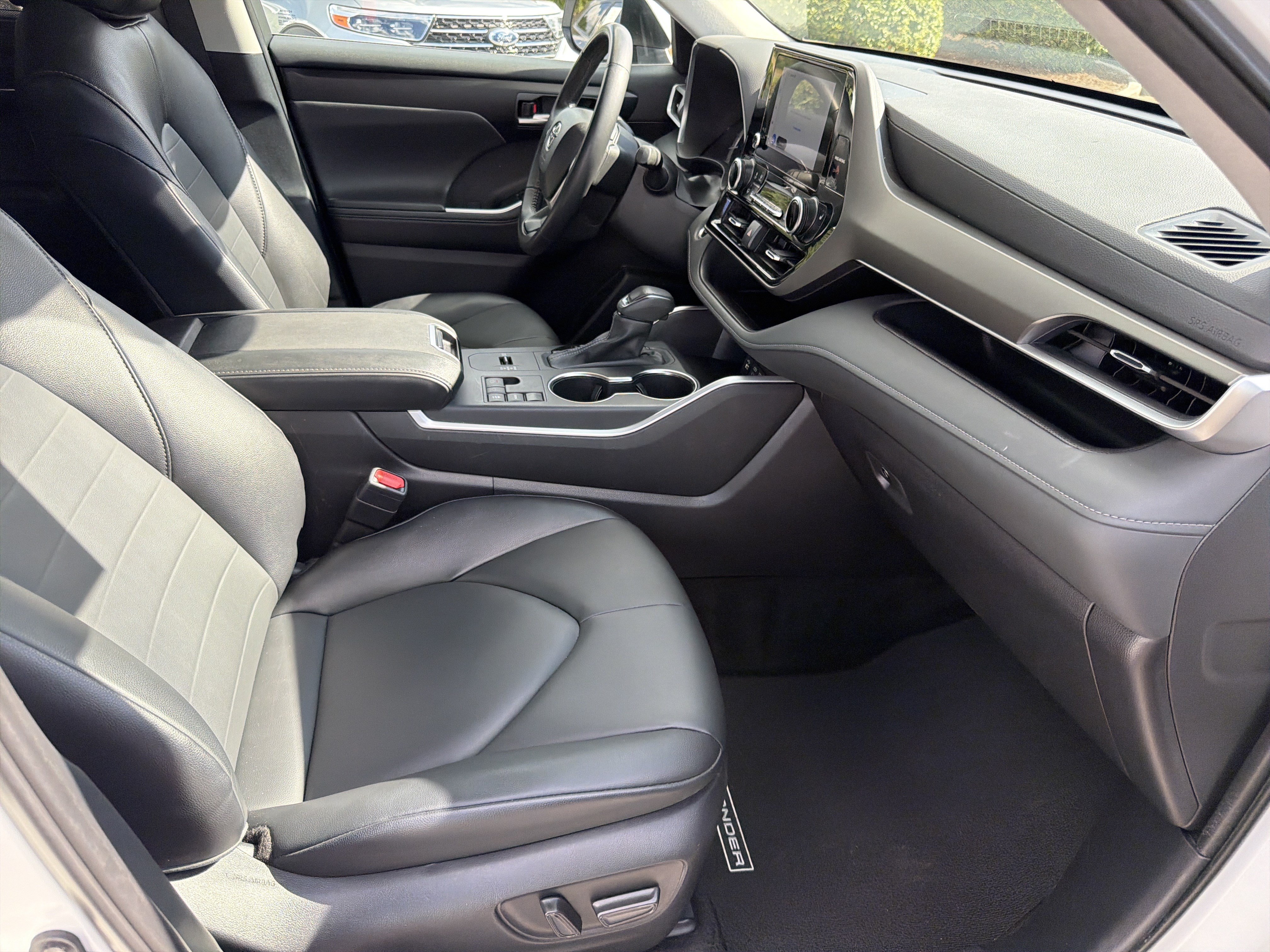 Certified 2025 Toyota Highlander XLE FWD image 25