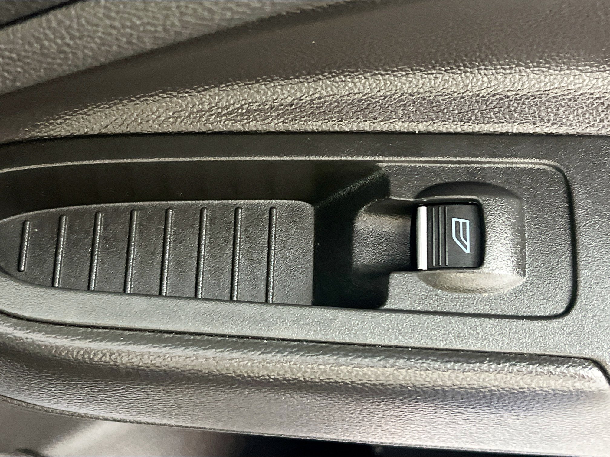 Used 2017 Ford Escape Titanium AWD/4WD image 31
