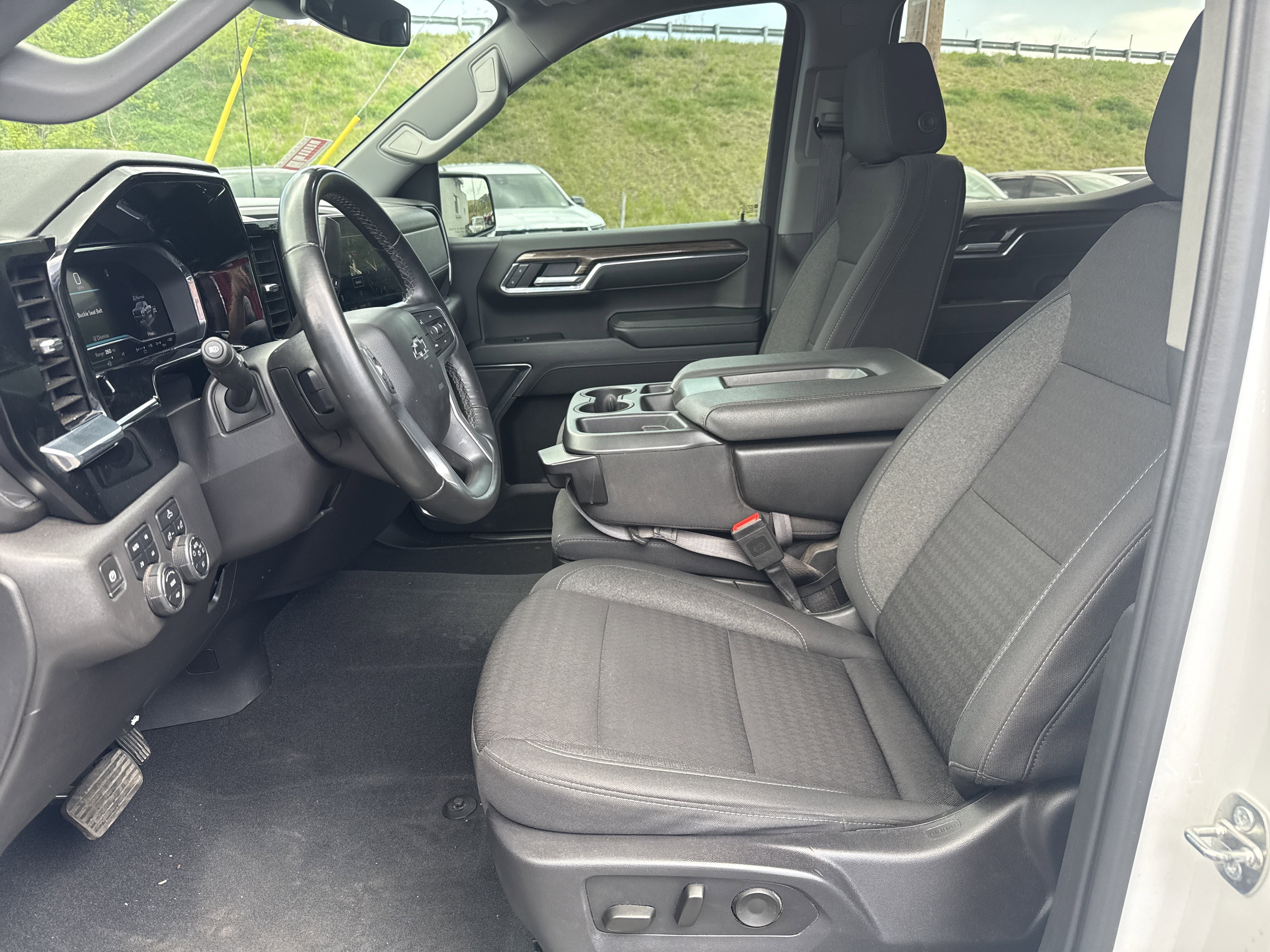 Used 2024 Chevrolet Silverado 1500 LT Trail Boss w/ Protection Package AWD/4WD image 15