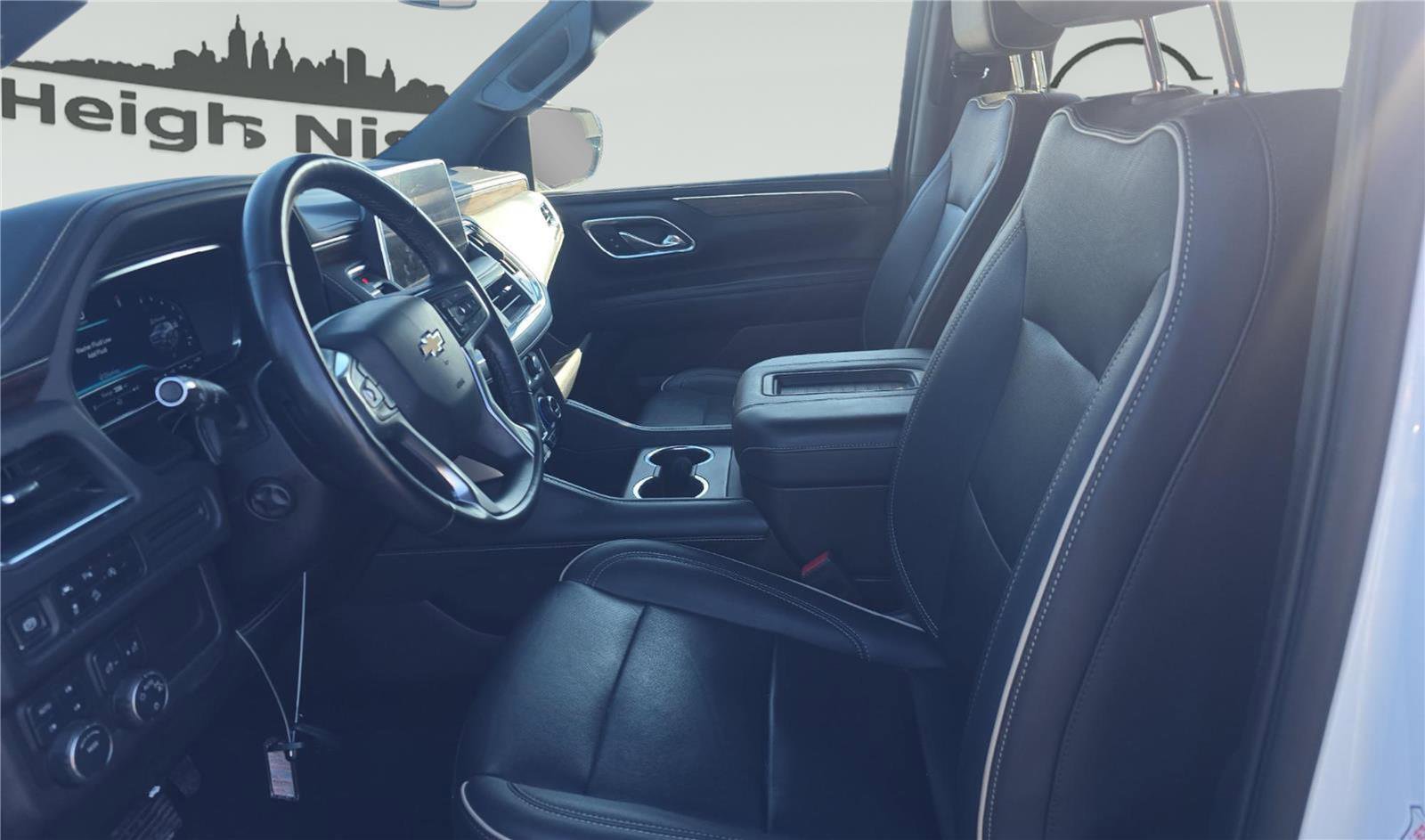 Used 2023 Chevrolet Suburban Premier image 10